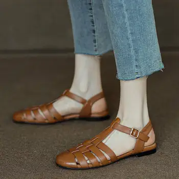 Персонализированные и удобные в носке коричневые сандалии Baotou на плоской подошве в стиле ретро, летние открытые туфли в клетку для свиней